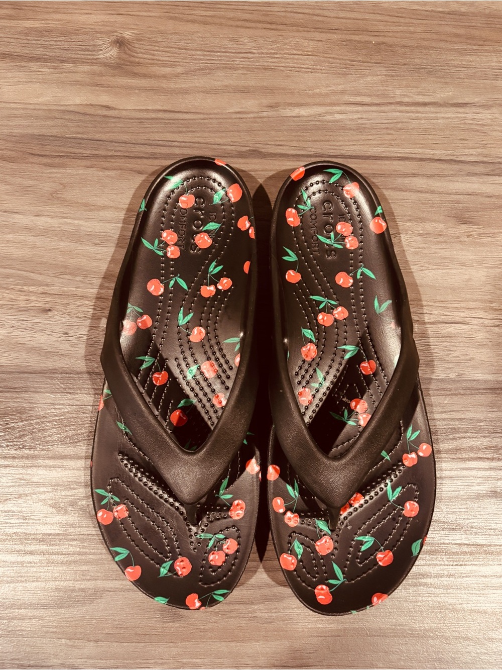 CROCS Black Flip Flop Sandals with Red Cherry Print Summer Casual Outdoor Comfy